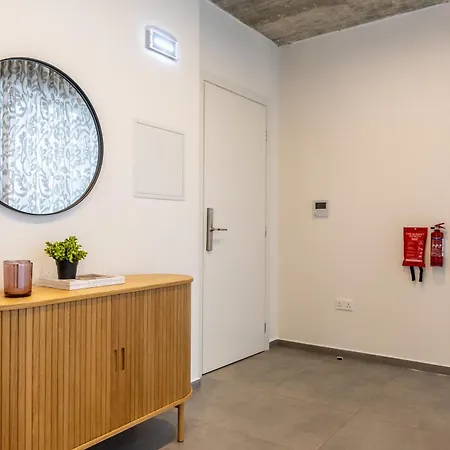 Heated Pool Luxury In St Julians Apartment *